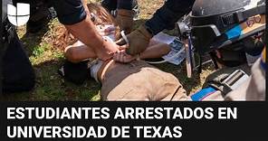 El momento en que policías de Texas entran al campus universitario para detener a estudiantes