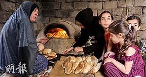 加沙一隅．短片：加沙巴人土灶做麵包充飢　應對斷燃料煤氣 (19:34) - 20231113 - 熱點