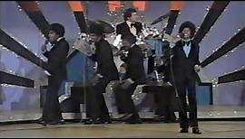 THE JACKSON 5 - Presenting 'Best Rhythm and Blues Group' at the Annual Grammy Awards (1974)