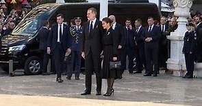 Ovaciones a los Reyes Felipe VI y Letizia en su llegada al funeral de Constantino