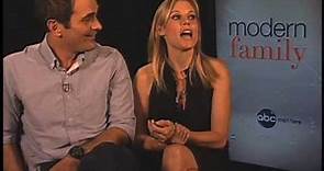 Modern Family - Ty Burrell and Julie Bowen - Claire & Phill