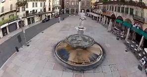 Piazza delle Erbe, Verona. Ripresa aerea con Drone (aerial video)