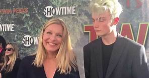 Sheryl Lee chats top secret 'Twin Peaks' limited series on premiere red carpet