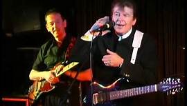 MIKE PENDER ( Ex Lead singer with THE SEARCHERS) Live at The Barn Birmingham "Walk in the Room"