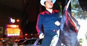 ARLEY PEREZ llega a Caballo a El Rodeo de Pico Rivera