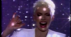 Annie Lennox & Al Green - Put A Little Love In Your Heart (Official Music Video)