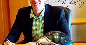 Nick Foles signs his contract