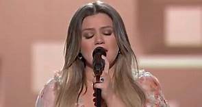 Kelly Clarkson Sings 'The Dance' + We're Shook