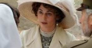 La reina Victoria Eugenia llega a Melilla con intenciones de llevarse a Carmen - Tiempos de Guerra