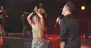 Shakira sorprende a Carlos Vives en concierto de Miami (La Bicicleta/Currambera) - El Tour de los 30