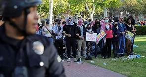 Universidad Politécnica de California insta a estudiantes que participan en manifestaciones a que "abandonen el campus pacíficamente ahora"