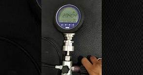 WIKA Digital Pressure Gauge & Hand pump CPG1500+CPP40