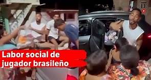 El futbolista Matheus Cunha repartió comida en una favela de Brasil | El Espectador