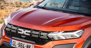 Dacia : comment la marque "low-cost" a vendu plus de 8 millions de voitures en 20 ans - Auto Journal