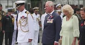 El príncipe Carlos de Gales y su esposa inician una gira asiática en Singapur