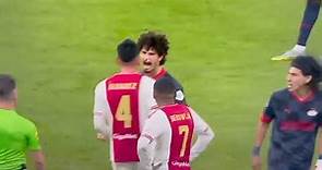 Edson Alvarez discute con André Ramalho|PSV vs Ajax 2-1