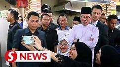 Anwar savours food at Pertama shopping complex before prayers at Masjid Jamek
