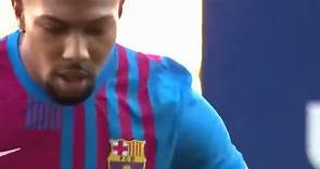 Adama Traoré se luce con trucos en su presentación con el Barcelona
