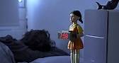 《魷魚遊戲》123木頭人娃娃超詭異鬧鐘！這根本是嚇醒的吧...