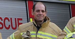 Firefighter Michael Kidd dies while attending house blaze at Grose Vale in Sydney's north-west