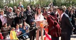 La reina Beatriz de Holanda abdica con 75 años - Vídeo Dailymotion