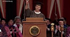 Glen Powell Delivers Keynote Address at Moody College Graduation