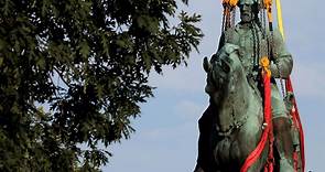 Charlottesville removes Confederate statues