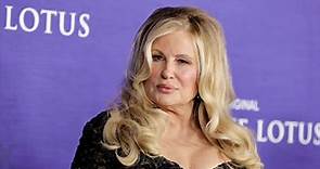 etalk - Fans campaign for Jennifer Coolidge to host the Oscars