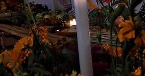 Altares de Dia de Muertos en el zócalo de la Ciudad de Oaxaca de Juarez. Algo que distingue a Oaxaca es la diversidad de sus tradiciones, al igual que su gastronomía, misma que se ven reflejadas en sus Altares que dedican a sus fieles difuntos. En el zócalo de la ciudad de Oaxaca se exponen diversos Altares de nuestras diferentes regiones y etnias oaxaqueñas, no puedes perder la oportunidad de visitarlos esta temporada de Dia de Muertos 2023. #diademuertosenoaxaca #diademuertos2023 #diademuertos