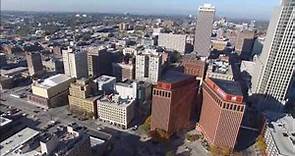 A vista de drone ciudad de Omaha, Nebraska, Estados Unidos