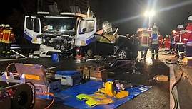 Autofahrer (18) stirbt nach Frontalkollision mit Lkw auf B388 in Rottal-Inn
