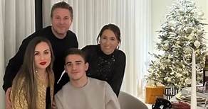 Gavi con su familia 🎄🎅❤️💙 #NavidadEnTikTok #pablogavi #fcbarcelona #gavi #foryou