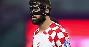 ¿Por qué un jugador de Croacia usa una máscara ante Argentina en el Mundial de Qatar 2022?