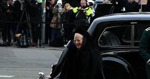 Perché la regina di Danimarca sorride ai funerali del marito?