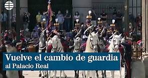 Vuelve el cambio de guardia al Palacio Real