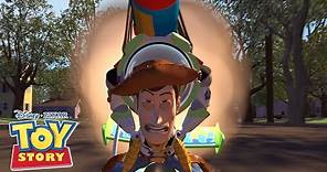 Woody y Buzz arrancan con un cohete | Toy Story | Disney Junior Oficial