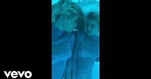 Robyn - Dancing On My Own (Selfie Stick)