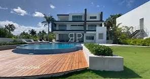 Exclusiva casa en venta en Cancún, Residencial Isla Dorada $7,500,000.00 usd.
