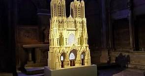 Interior de la Catedral de Reims, Francia.