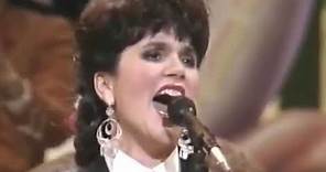 Linda Ronstadt - La Charreada 1989 live performance