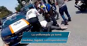 “¡Suéltela por favor": mujer policía es agredida por conductora que cometió una infracción