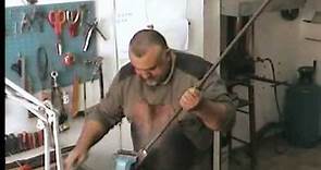 Coltello sardo tipico di Pattada con lama in damasco. Forgiatura