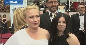 Patricia Arquette joined by family on the Oscars red carpet