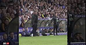 Vídeo: Entrenador del Leeds United baja balón a un toque durante un juego y se vuelve viral
