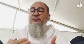 Sheikh Assim speaking in Arabic (from Hajj) can Arabic speakers please translate what he is saying?