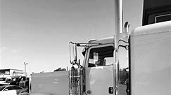 Peterbilt 389 2020 Flat Top! Faites vite! #Peterbilt #389 #Camions #Trucks #Truck #FlatTop #Ventes #Sales #Hauling #Highway | Camions Atlas Used Trucks