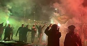 Werder Bremen: Was für ein Empfang! Die Fans feiern mit den Derby-Siegern am Weserstadion
