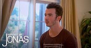 Kevin Feels the Pressure | Married to Jonas | E!
