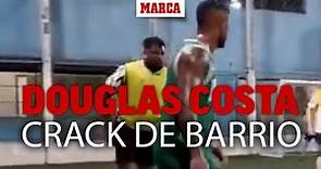 Douglas Costa, de los mejores regateadores del planeta fútbol ¡hasta en una cancha callejera!I MARCA