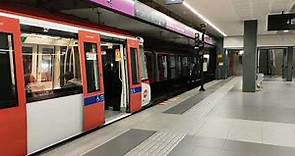 Metro Barcelona - Badalona Pompeu Fabra L2 - Tren iniciando recorrido